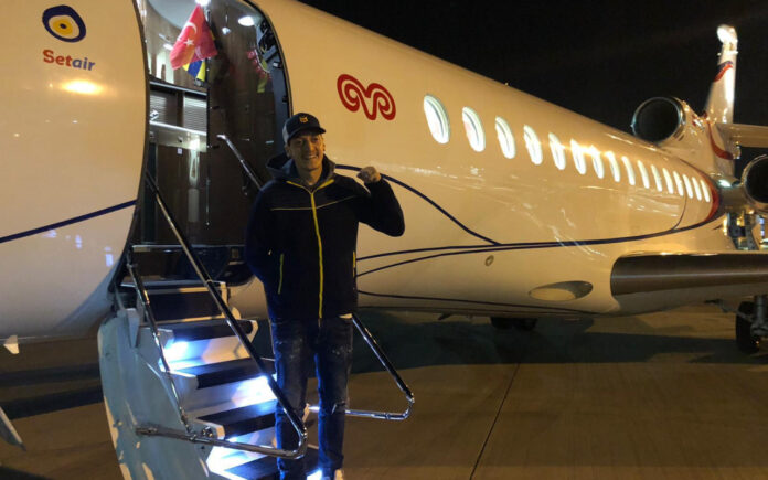 Flightradar24 Paylaşım Yaptı: Fenerbahçe'ye Transfer Olan Mesut Özil'in İstanbul Uçuşunu 300 Binden Fazla Kişi Takip Etti