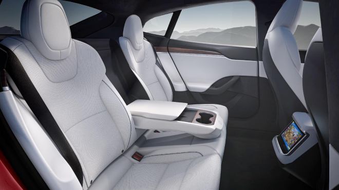 2021 Tesla Model S yeni kokpit tasarımıyla adeta büyüledi