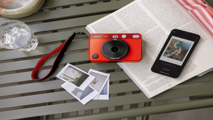 Yedi yıllık bir bekleyişin ardından Leica, Leica Sofort 2 şipşak film kamerasını piyasaya sürüyor