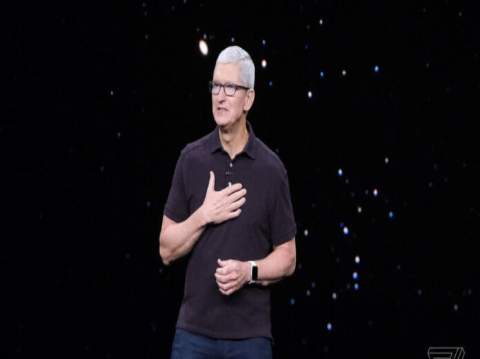 Tim Cook yapay zeka özelliklerinin Apple ürünlerine 'bu yıl içinde' geleceğini doğruladı