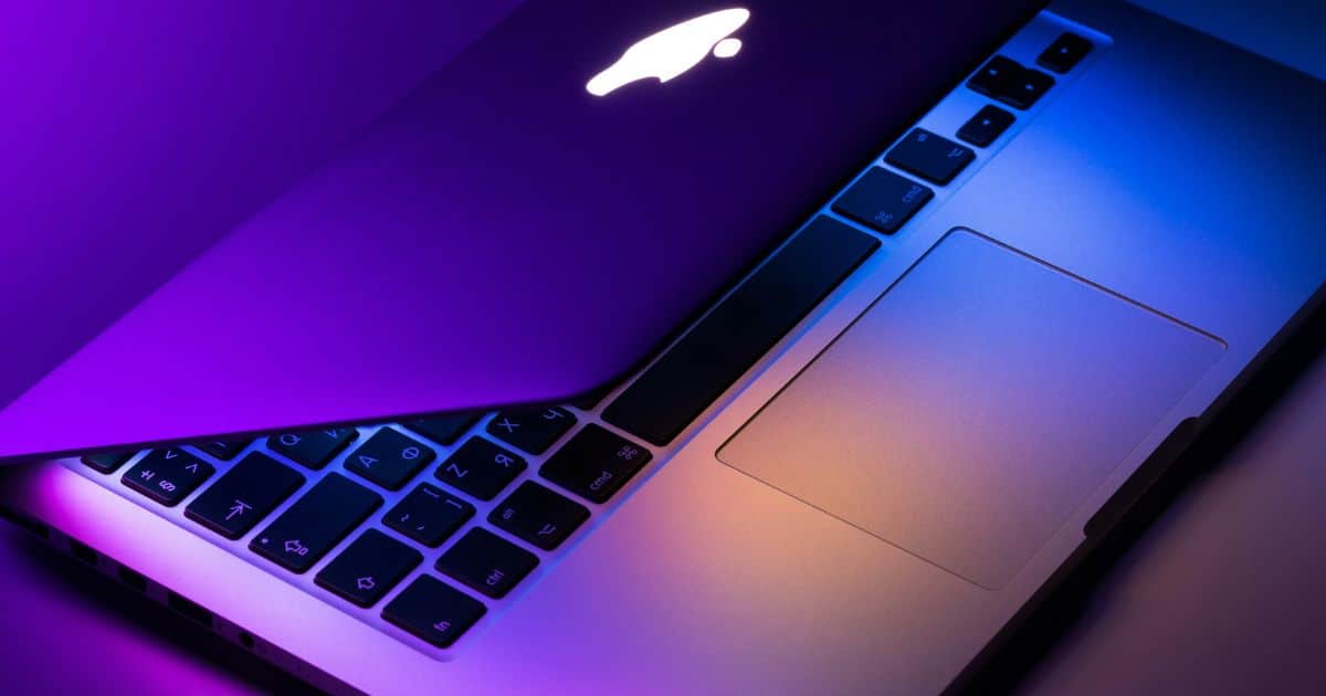 Apple 20 inç katlanabilir MacBook’u 2027 gibi erken bir tarihte piyasaya sürebilir