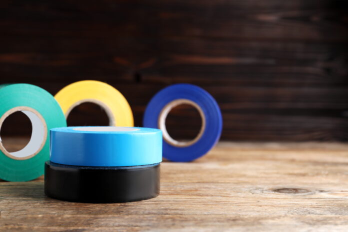 colorful-electrical-tape-rolls-on-rustic-wooden elektrik bandı